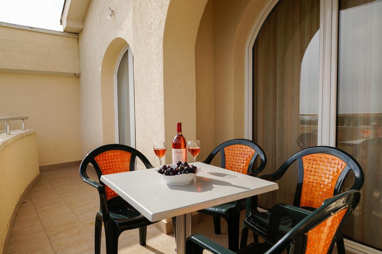 Apart Hotel Forte Roses Montenegro Ko Buljarica Petrovac Екстериор снимка